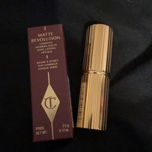 Charlotte Tilbury matte revolution lipstick in M.I. Kiss